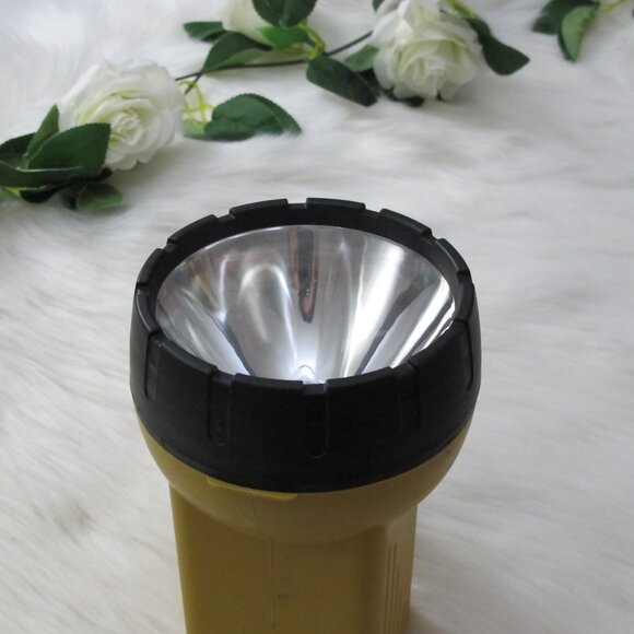 3/$15 Simple Camping Lantern Flashlight Handheld - Picture 8 of 10